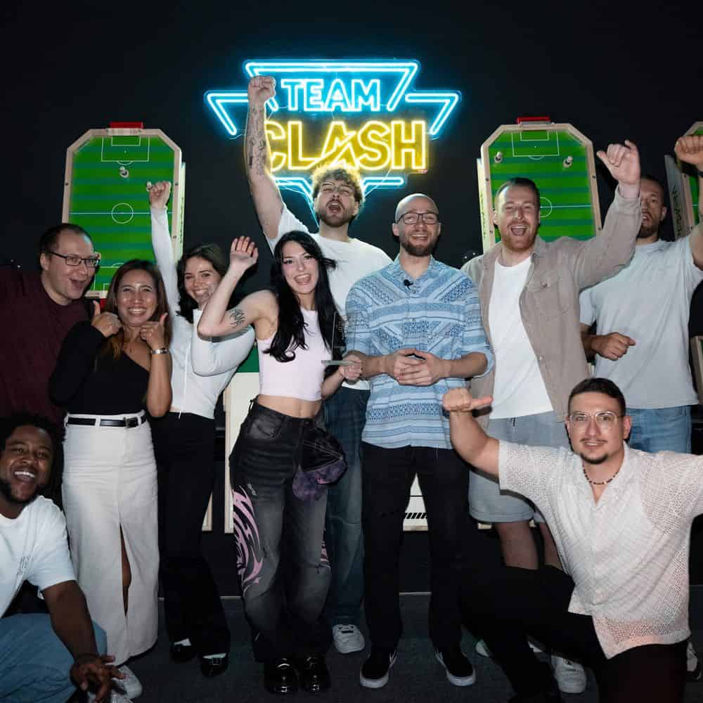 Gruppenfoto aller Teilnehmer und Host