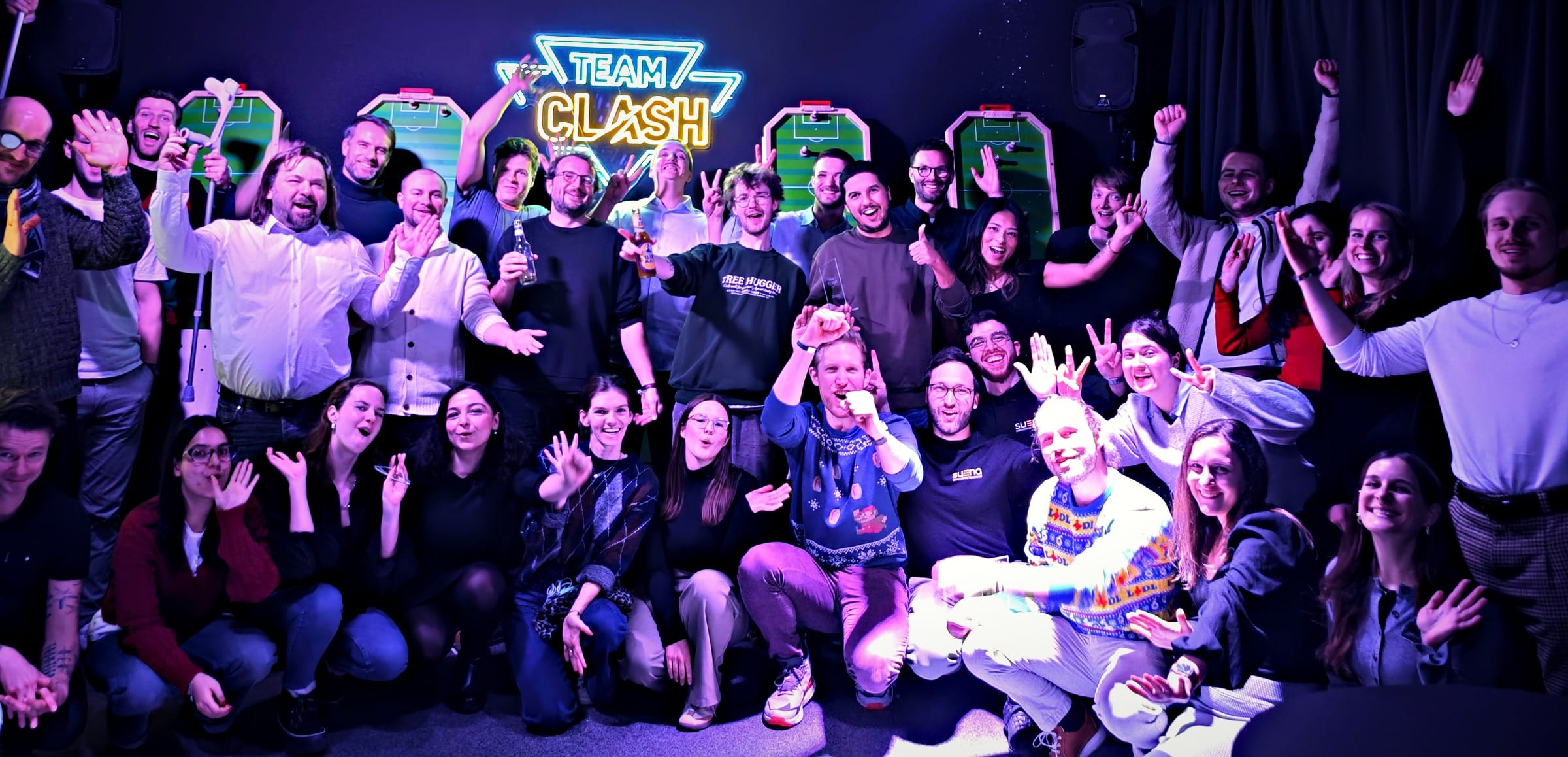 Gruppenfeier nach Team Clash Event